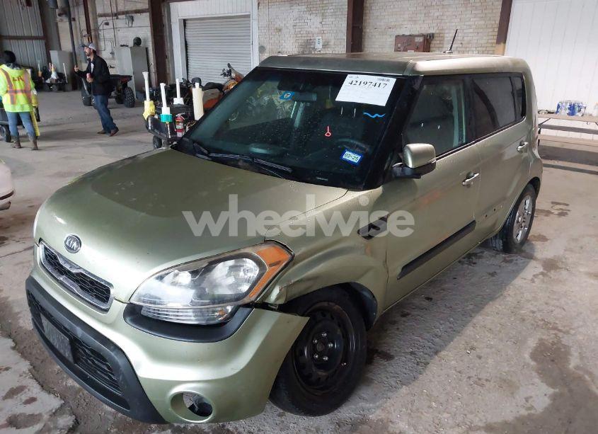 Photo 2 of 2012 Kia Soul + (VIN KNDJT2A62C7360702)
