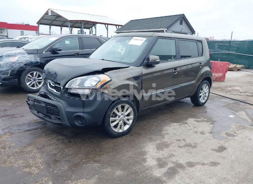 Photo 2 of 2012 Kia Soul + (VIN KNDJT2A62C7371893)