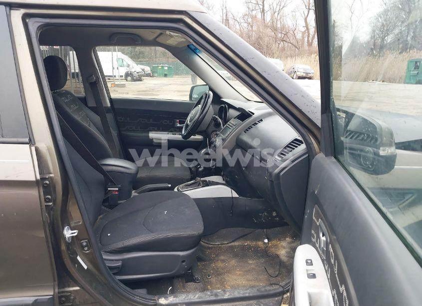 Photo 5 of 2012 Kia Soul + (VIN KNDJT2A62C7371893)