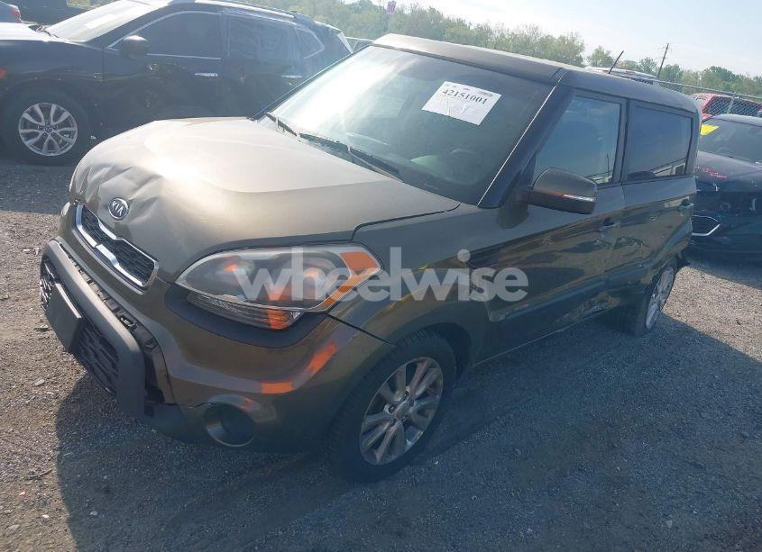 Photo 2 of 2012 Kia Soul + (VIN KNDJT2A62C7437312)