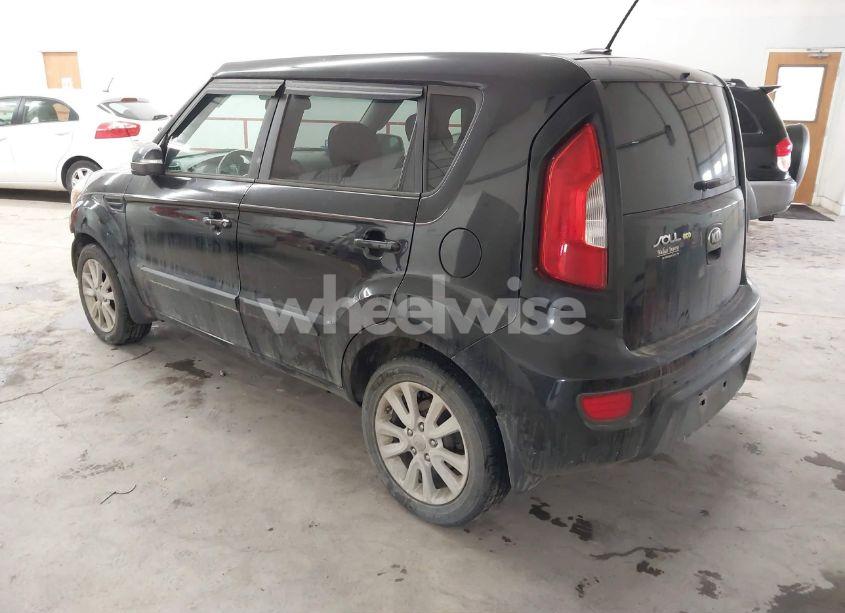 Photo 3 of 2013 Kia Soul + (VIN KNDJT2A62D7533040)