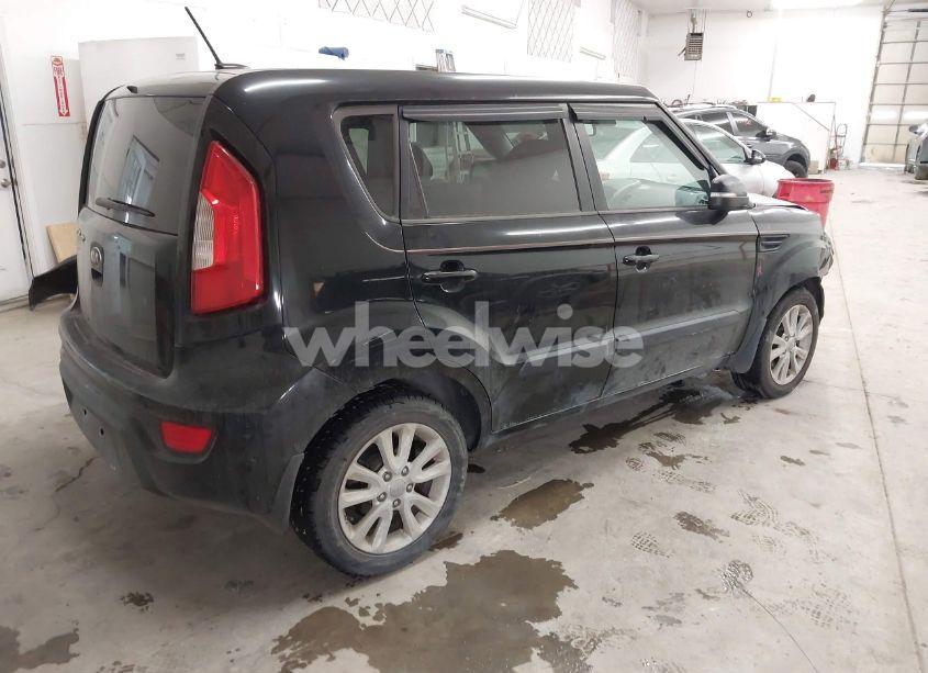 Photo 4 of 2013 Kia Soul + (VIN KNDJT2A62D7533040)