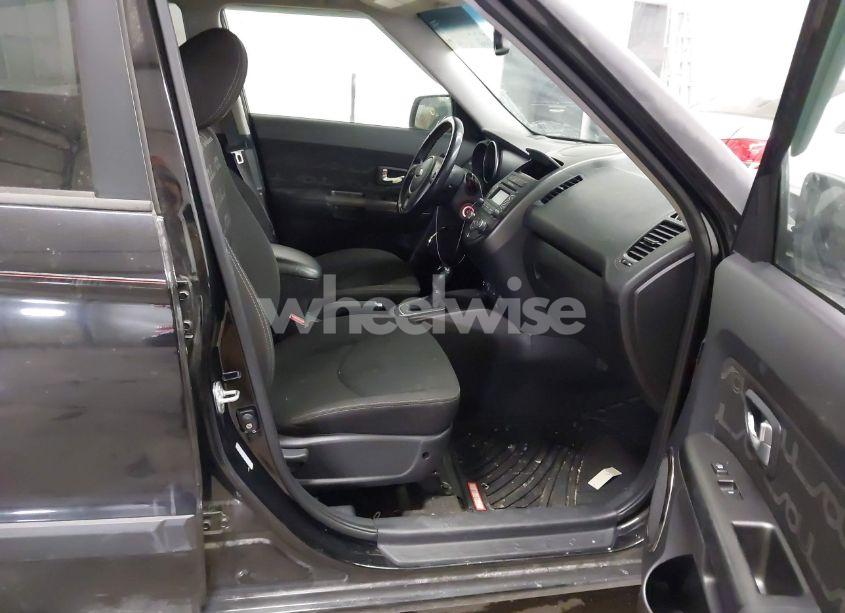 Photo 5 of 2013 Kia Soul + (VIN KNDJT2A62D7533040)