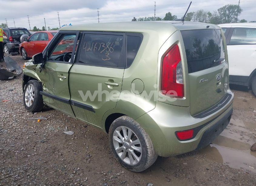 Photo 3 of 2013 Kia Soul + (VIN KNDJT2A62D7616354)