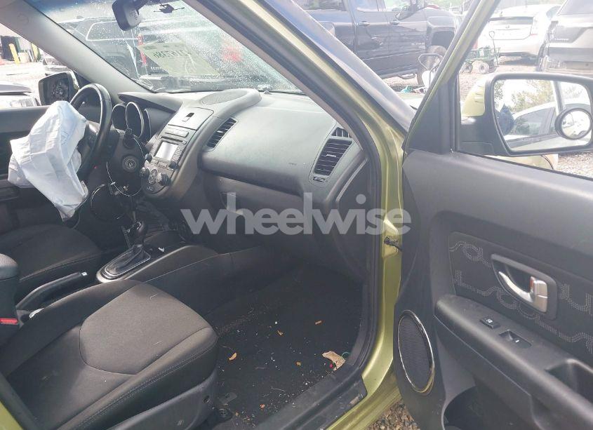 Photo 5 of 2013 Kia Soul + (VIN KNDJT2A62D7616354)