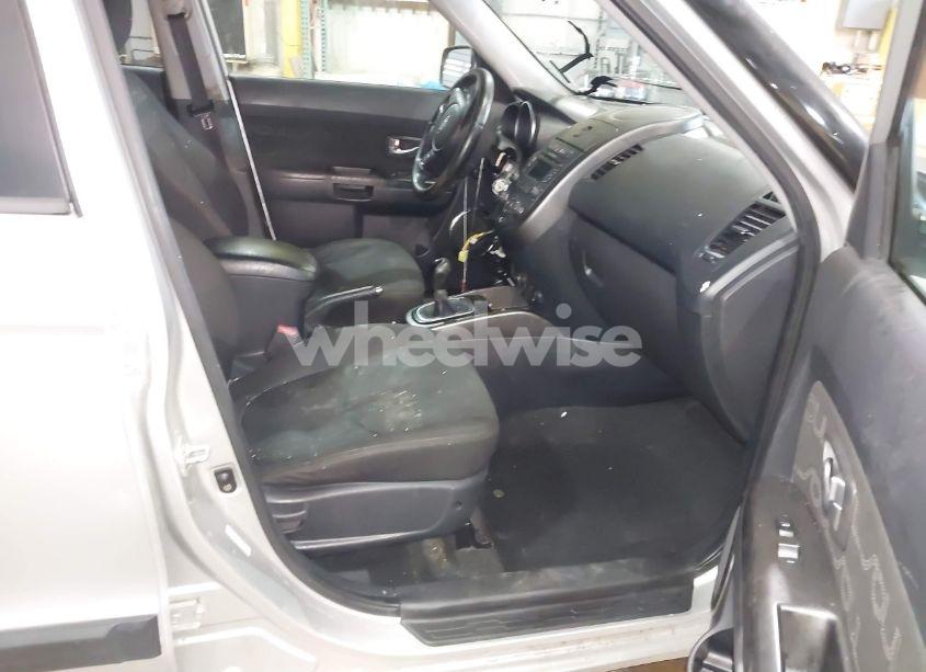 Photo 5 of 2012 Kia Soul + (VIN KNDJT2A63C7474823)