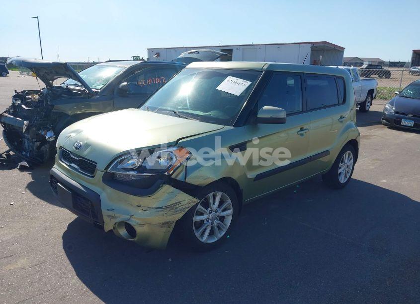 Photo 2 of 2013 Kia Soul + (VIN KNDJT2A63D7518904)