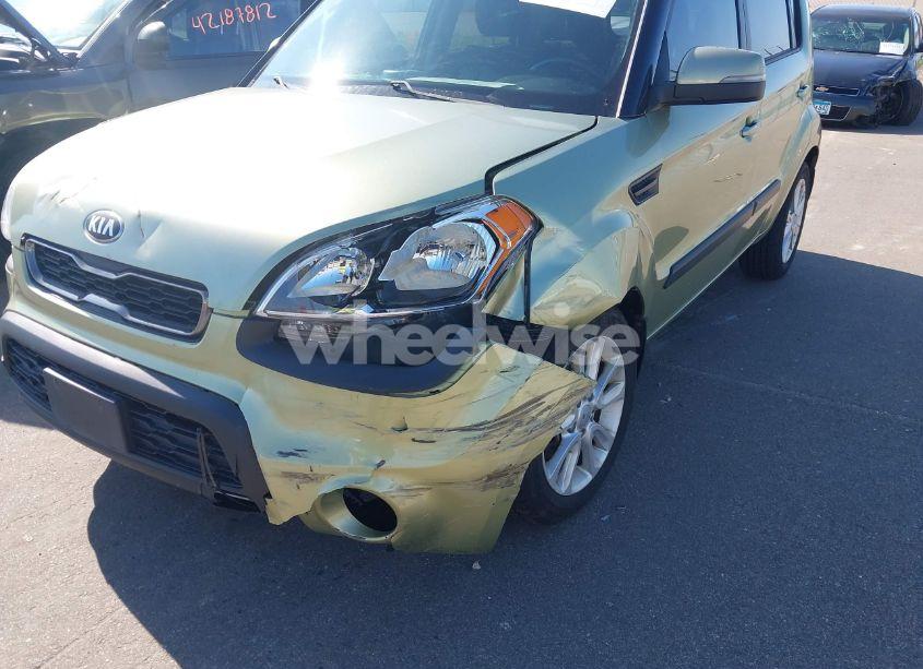 Photo 6 of 2013 Kia Soul + (VIN KNDJT2A63D7518904)