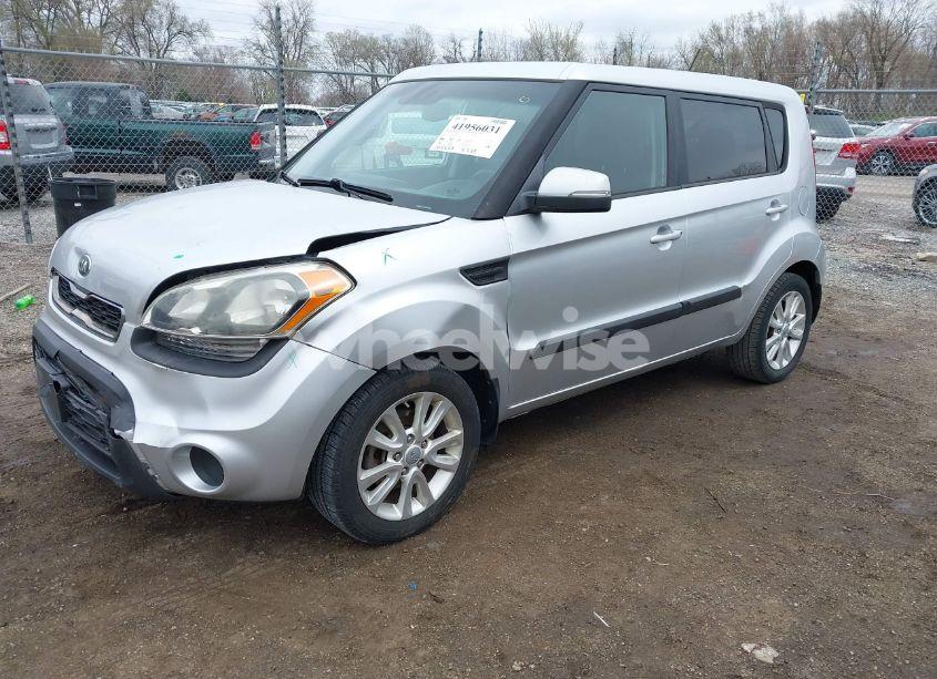 Photo 2 of 2013 Kia Soul + (VIN KNDJT2A63D7535850)