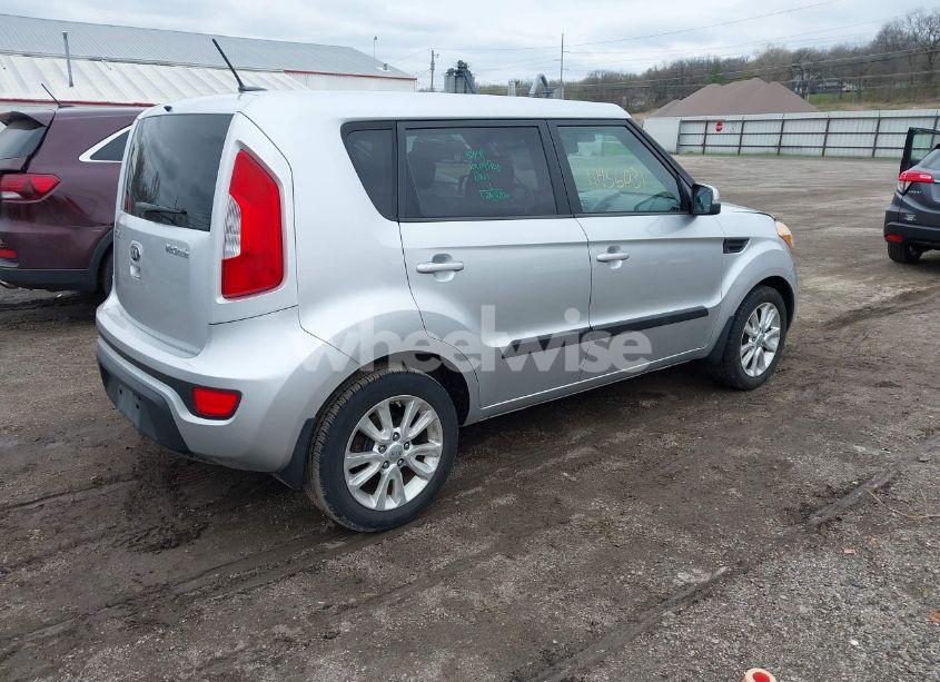 Photo 4 of 2013 Kia Soul + (VIN KNDJT2A63D7535850)