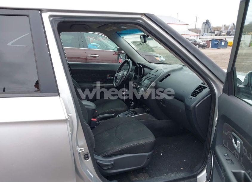 Photo 5 of 2013 Kia Soul + (VIN KNDJT2A63D7535850)