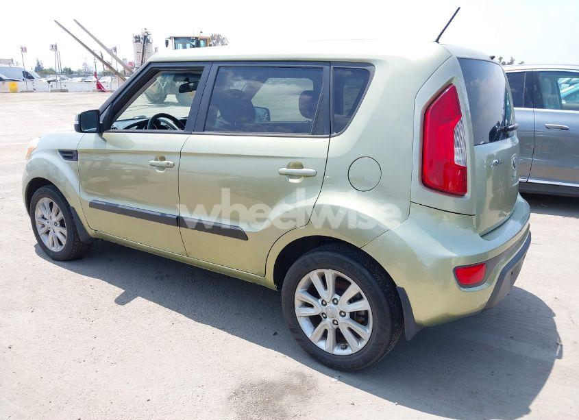 Photo 3 of 2013 Kia Soul + (VIN KNDJT2A63D7629954)