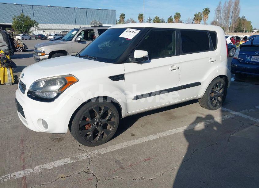 Photo 2 of 2013 Kia Soul ! (VIN KNDJT2A63D7755506)
