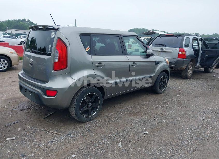 Photo 4 of 2012 Kia Soul + (VIN KNDJT2A64C7380269)