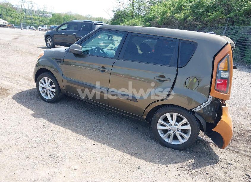 Photo 3 of 2012 Kia Soul + (VIN KNDJT2A64C7472398)