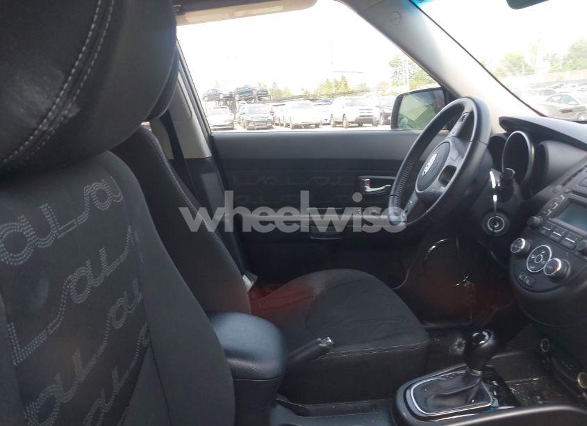 Photo 5 of 2012 Kia Soul + (VIN KNDJT2A64C7472398)