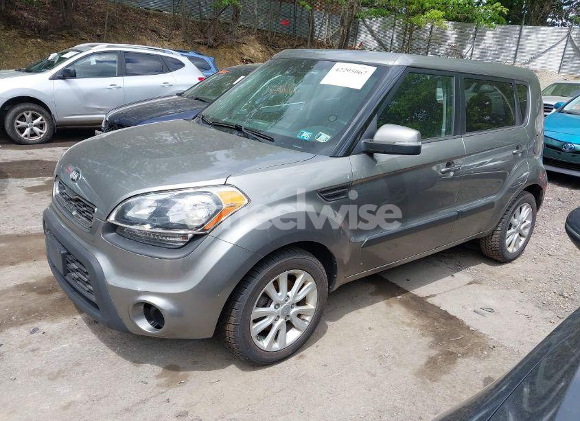Photo 2 of 2013 Kia Soul + (VIN KNDJT2A64D7530222)