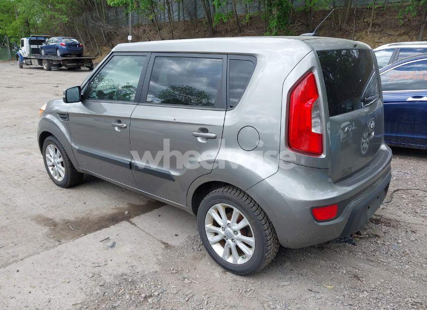 Photo 3 of 2013 Kia Soul + (VIN KNDJT2A64D7530222)