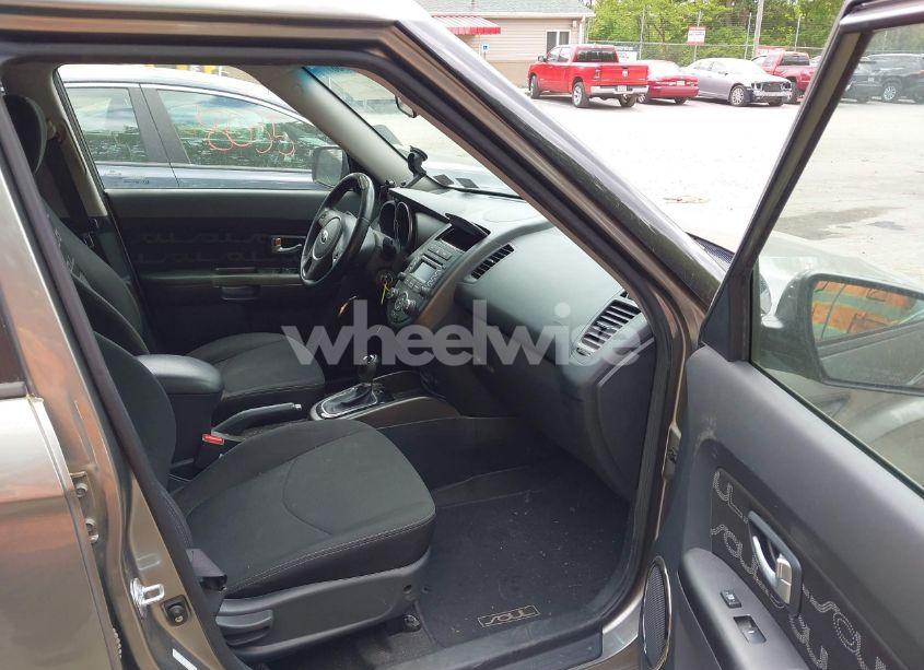 Photo 5 of 2013 Kia Soul + (VIN KNDJT2A64D7530222)
