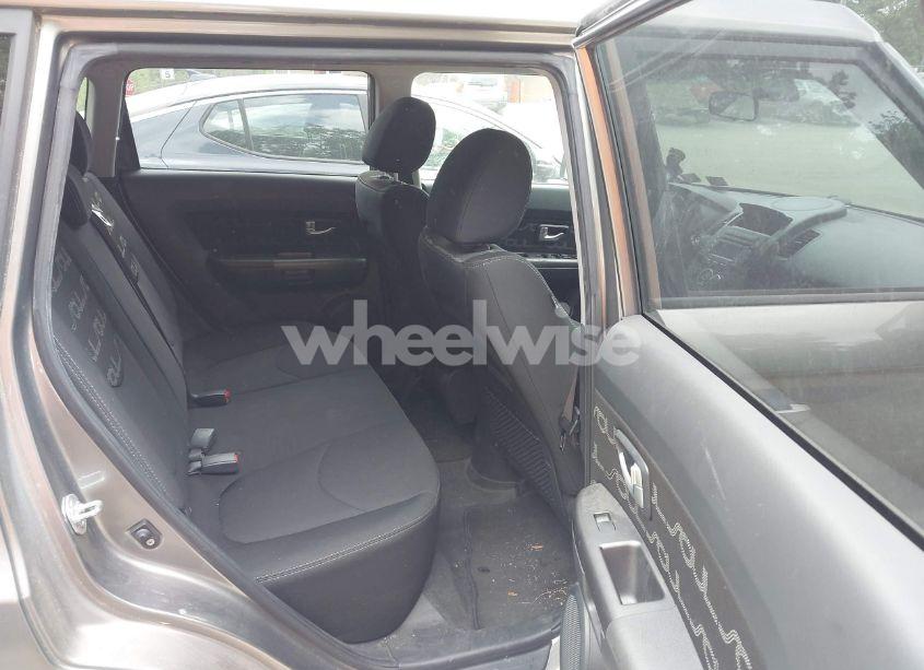 Photo 8 of 2013 Kia Soul + (VIN KNDJT2A64D7530222)