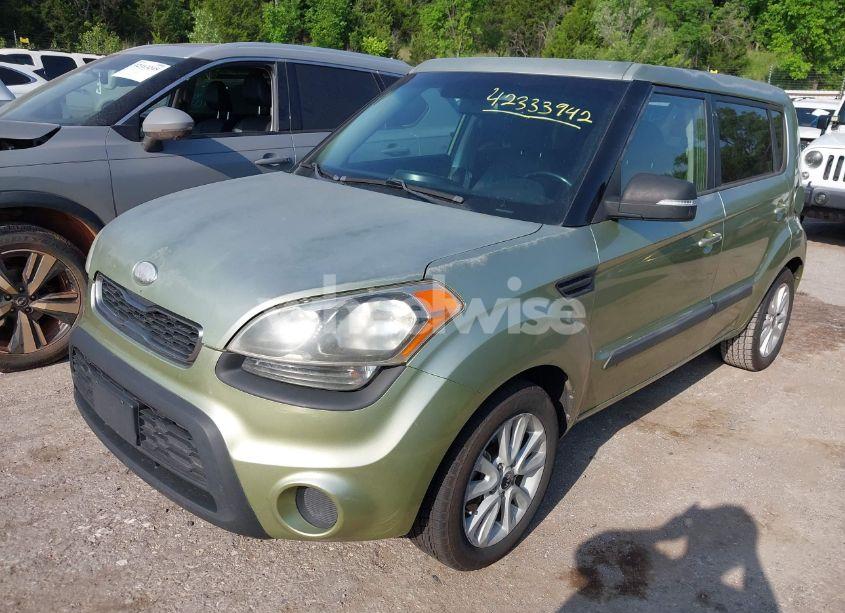 Photo 2 of 2013 Kia Soul + (VIN KNDJT2A64D7556190)