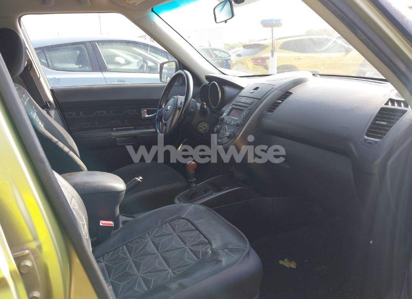 Photo 5 of 2013 Kia Soul + (VIN KNDJT2A64D7556190)