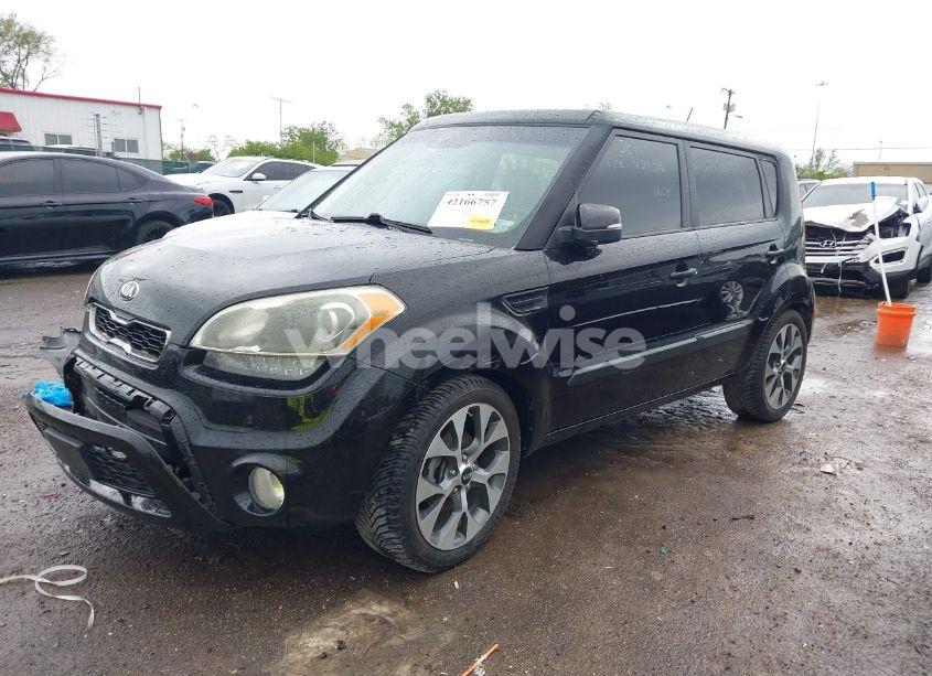 Photo 2 of 2013 Kia Soul ! (VIN KNDJT2A65D7484089)
