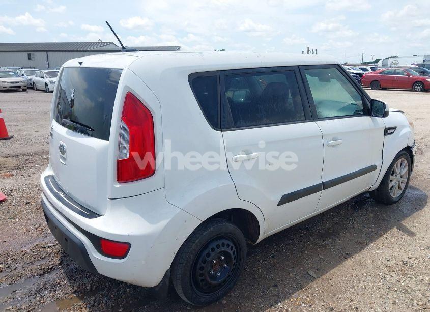 Photo 4 of 2013 Kia Soul + (VIN KNDJT2A65D7500601)