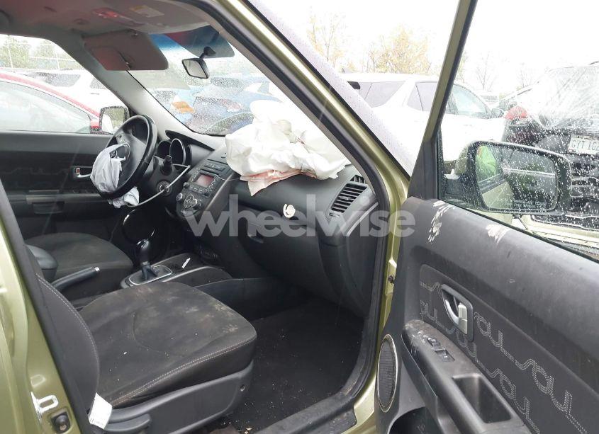 Photo 5 of 2013 Kia Soul + (VIN KNDJT2A65D7575671)
