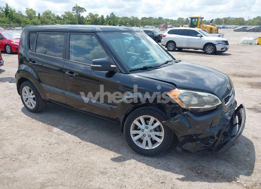 2013 Kia Soul + (VIN KNDJT2A65D7609737) main photo