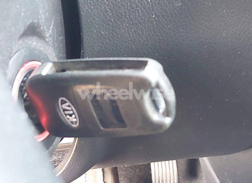 Photo 11 of 2013 Kia Soul + (VIN KNDJT2A65D7609737)