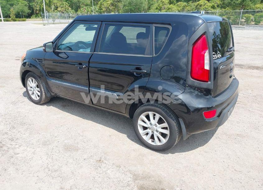Photo 3 of 2013 Kia Soul + (VIN KNDJT2A65D7609737)