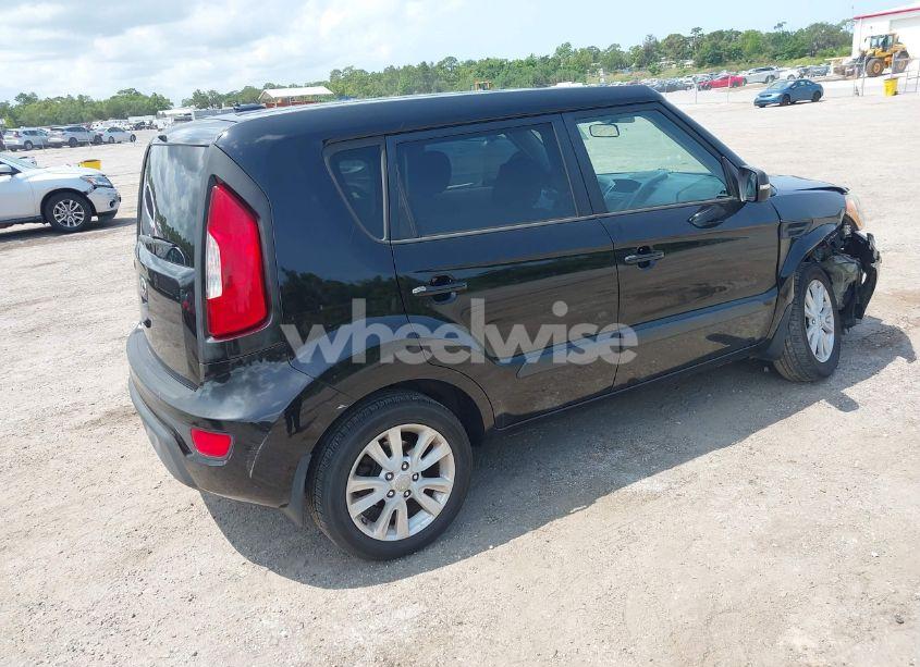 Photo 4 of 2013 Kia Soul + (VIN KNDJT2A65D7609737)