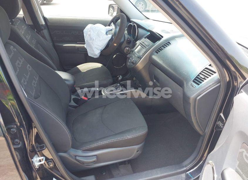 Photo 5 of 2013 Kia Soul + (VIN KNDJT2A65D7609737)