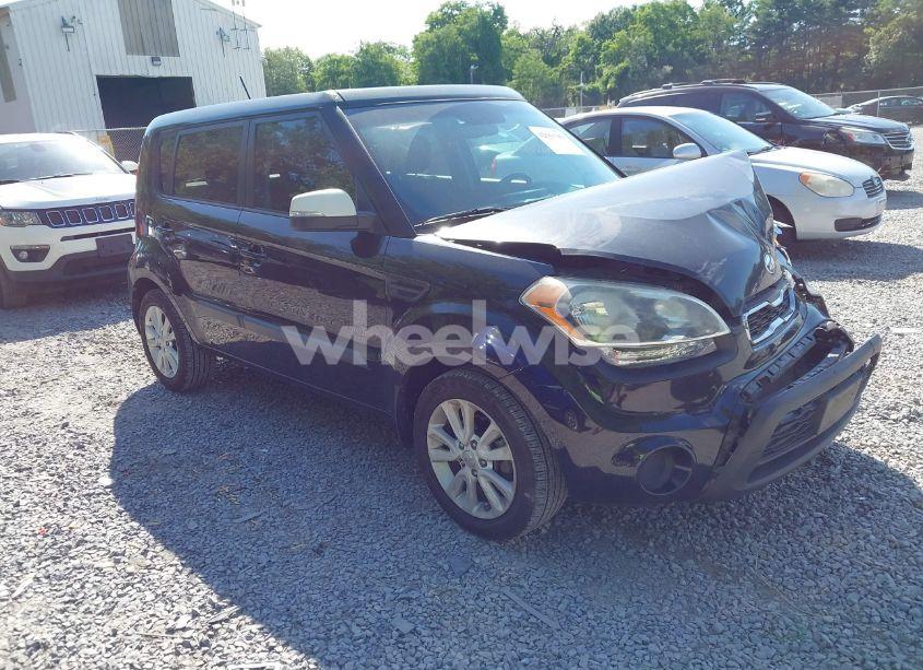 2013 Kia Soul + (VIN KNDJT2A65D7752624) main photo