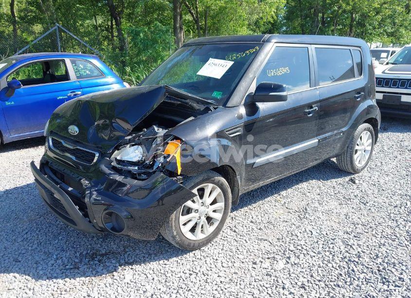 Photo 2 of 2013 Kia Soul + (VIN KNDJT2A65D7752624)