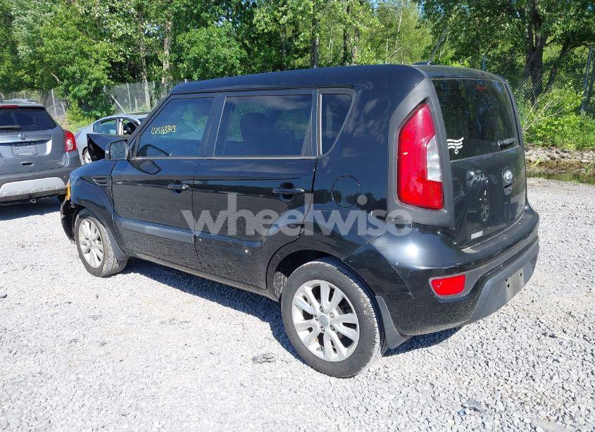 Photo 3 of 2013 Kia Soul + (VIN KNDJT2A65D7752624)