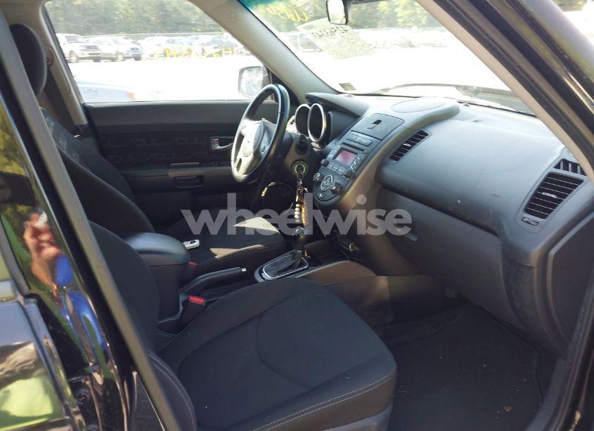 Photo 5 of 2013 Kia Soul + (VIN KNDJT2A65D7752624)