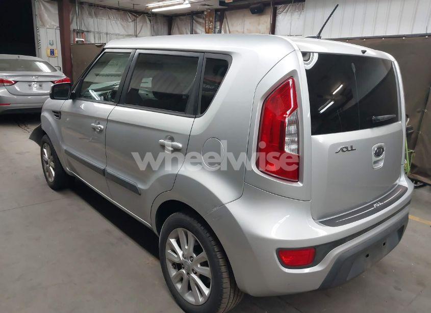 Photo 3 of 2012 Kia Soul + (VIN KNDJT2A66C7403146)