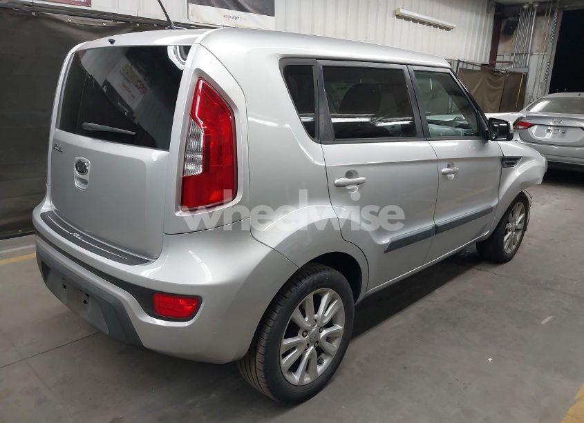 Photo 4 of 2012 Kia Soul + (VIN KNDJT2A66C7403146)