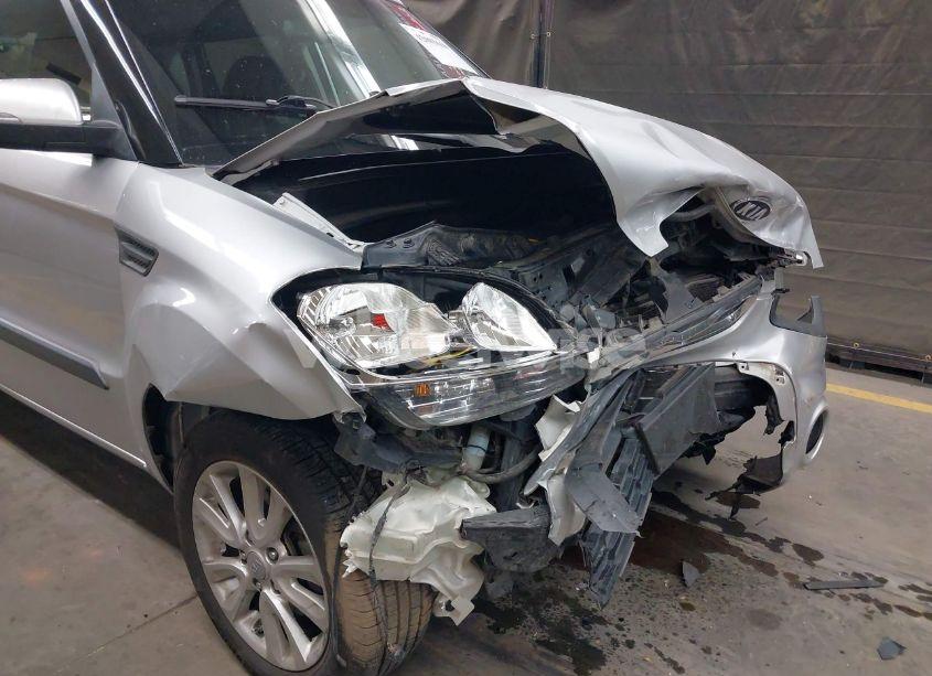 Photo 6 of 2012 Kia Soul + (VIN KNDJT2A66C7403146)