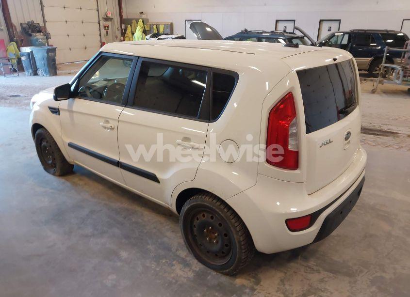 Photo 3 of 2012 Kia Soul + (VIN KNDJT2A66C7403227)