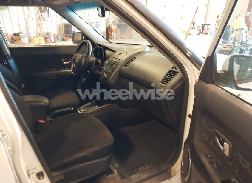 Photo 5 of 2012 Kia Soul + (VIN KNDJT2A66C7403227)