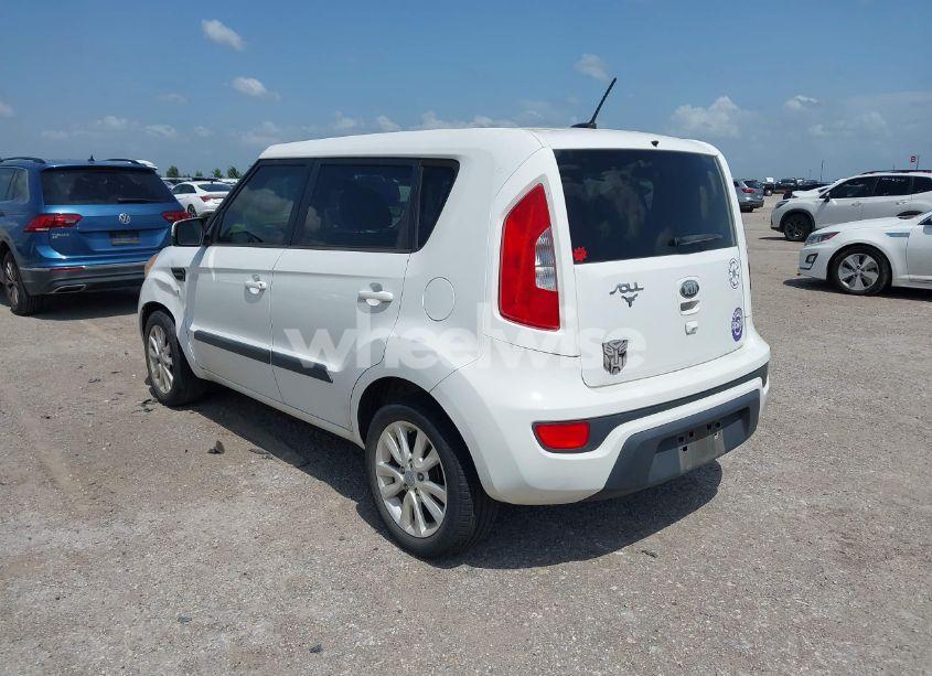 Photo 3 of 2013 Kia Soul + (VIN KNDJT2A66D7569846)