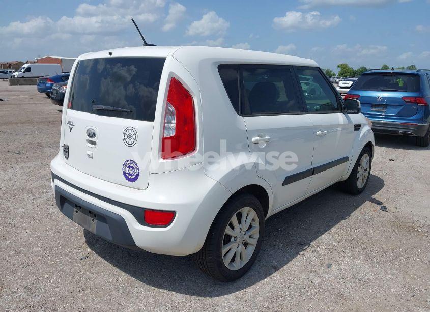 Photo 4 of 2013 Kia Soul + (VIN KNDJT2A66D7569846)