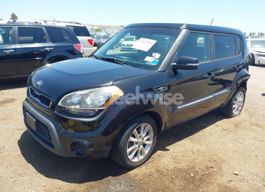 Photo 2 of 2013 Kia Soul + (VIN KNDJT2A66D7588199)
