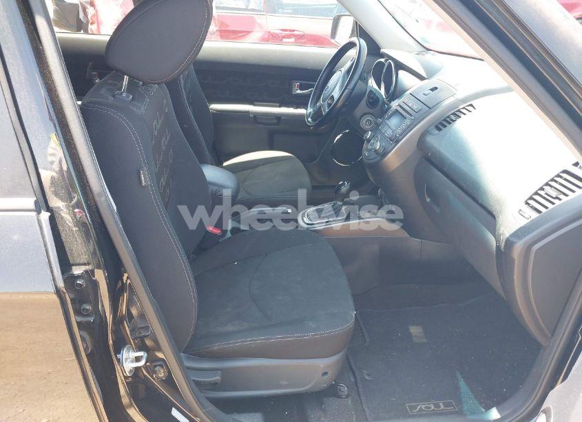 Photo 5 of 2013 Kia Soul + (VIN KNDJT2A66D7588199)