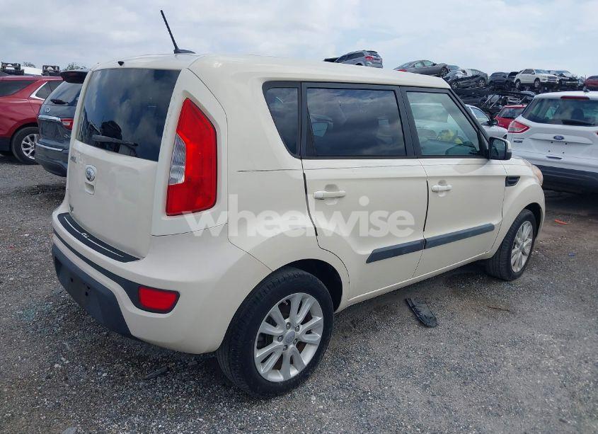 Photo 4 of 2013 Kia Soul + (VIN KNDJT2A66D7775006)