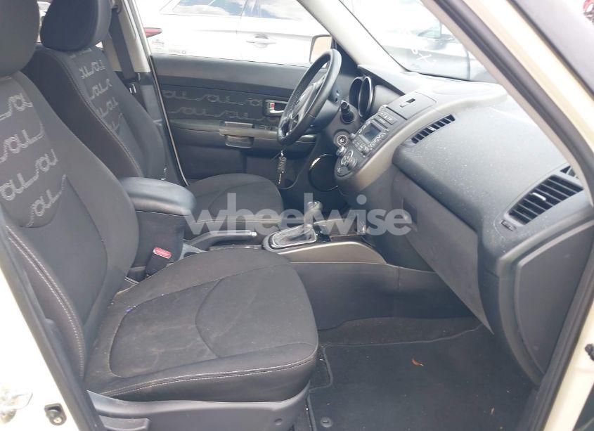 Photo 5 of 2013 Kia Soul + (VIN KNDJT2A66D7775006)