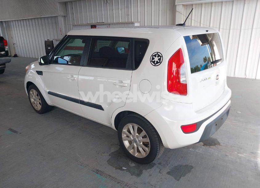 Photo 3 of 2013 Kia Soul + (VIN KNDJT2A67D7526780)